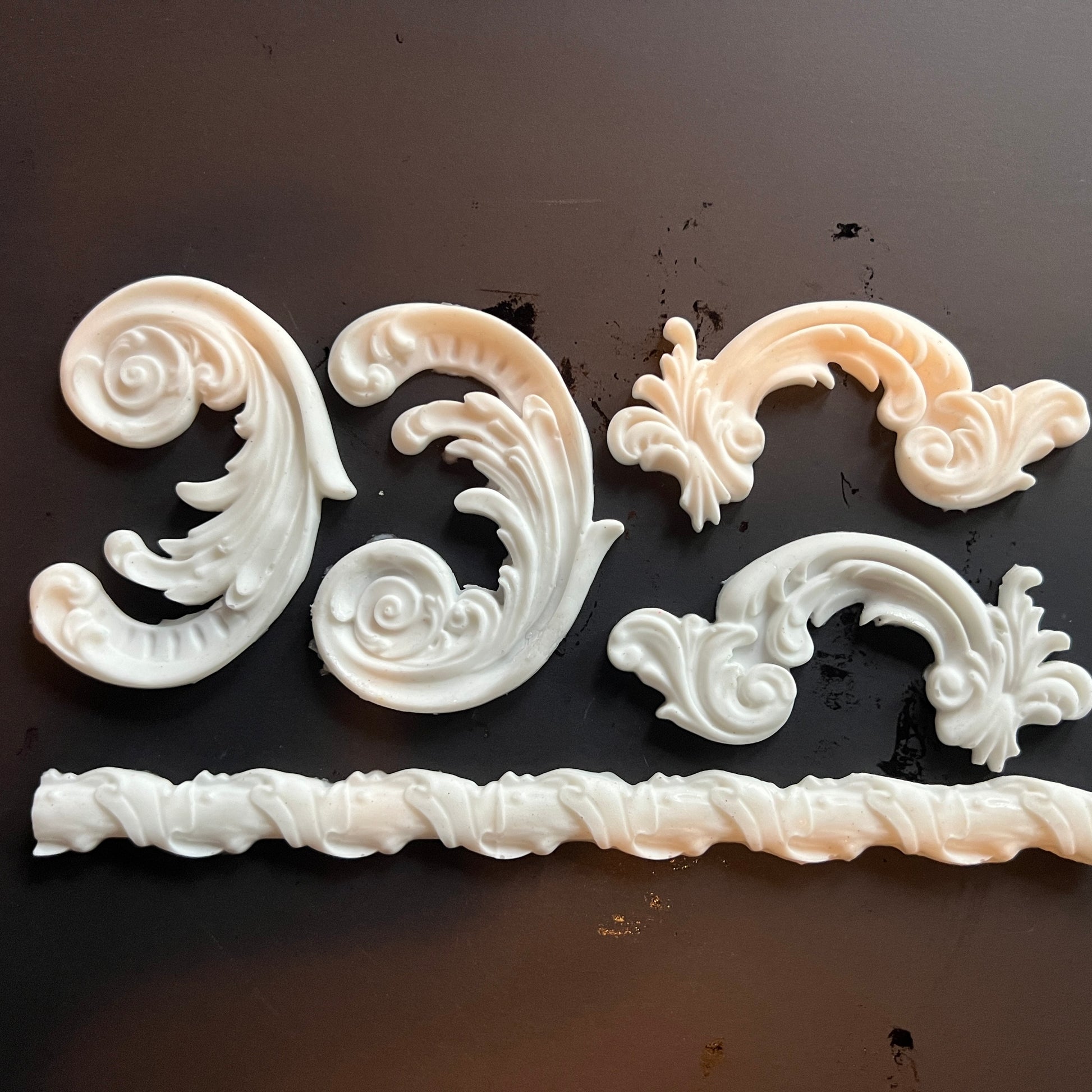 Lilian Scrolls Resin Shapes image 0